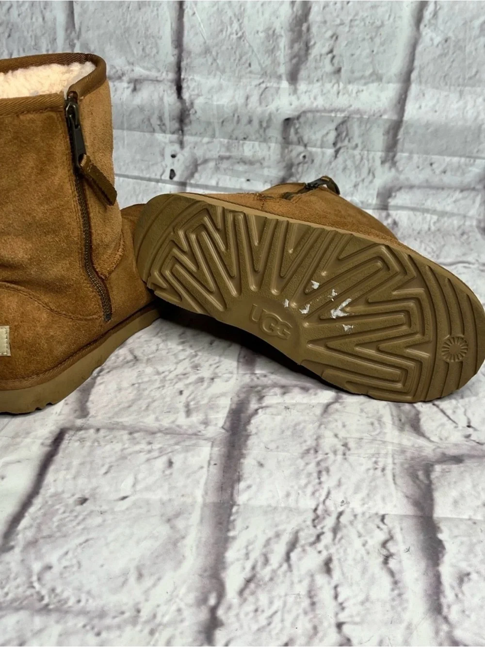 UGG CLASSIC DUAL ZIP CHESTNUT SUEDE SHEEPSKIN BOOTS SIZE YOUTH 4